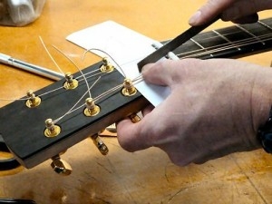Cách chỉnh action đàn Guitar